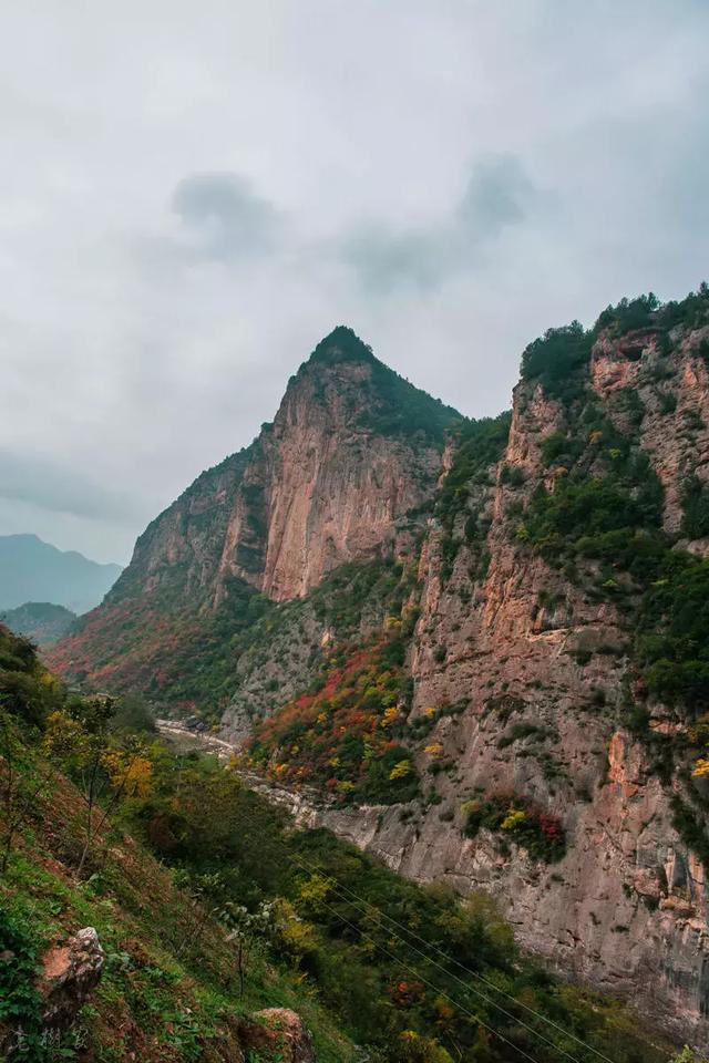 甘肃又一绝对秘境，比九寨更明艳，与黄龙同秀，美的惊艳！